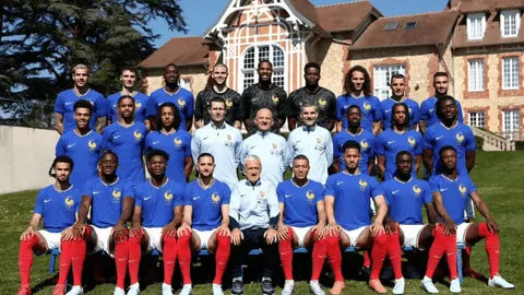 春运期间高铁新推特色小碗菜，让乘客感受地道中原美食